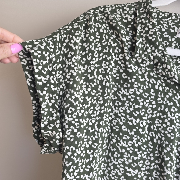 Green and White Patterned Women's Top - Picture 4 of 7